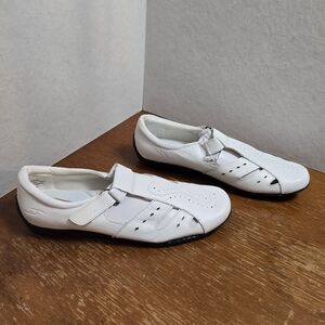 Dr. Scgolls White Leather Slip-On Shoes. Size 10 M